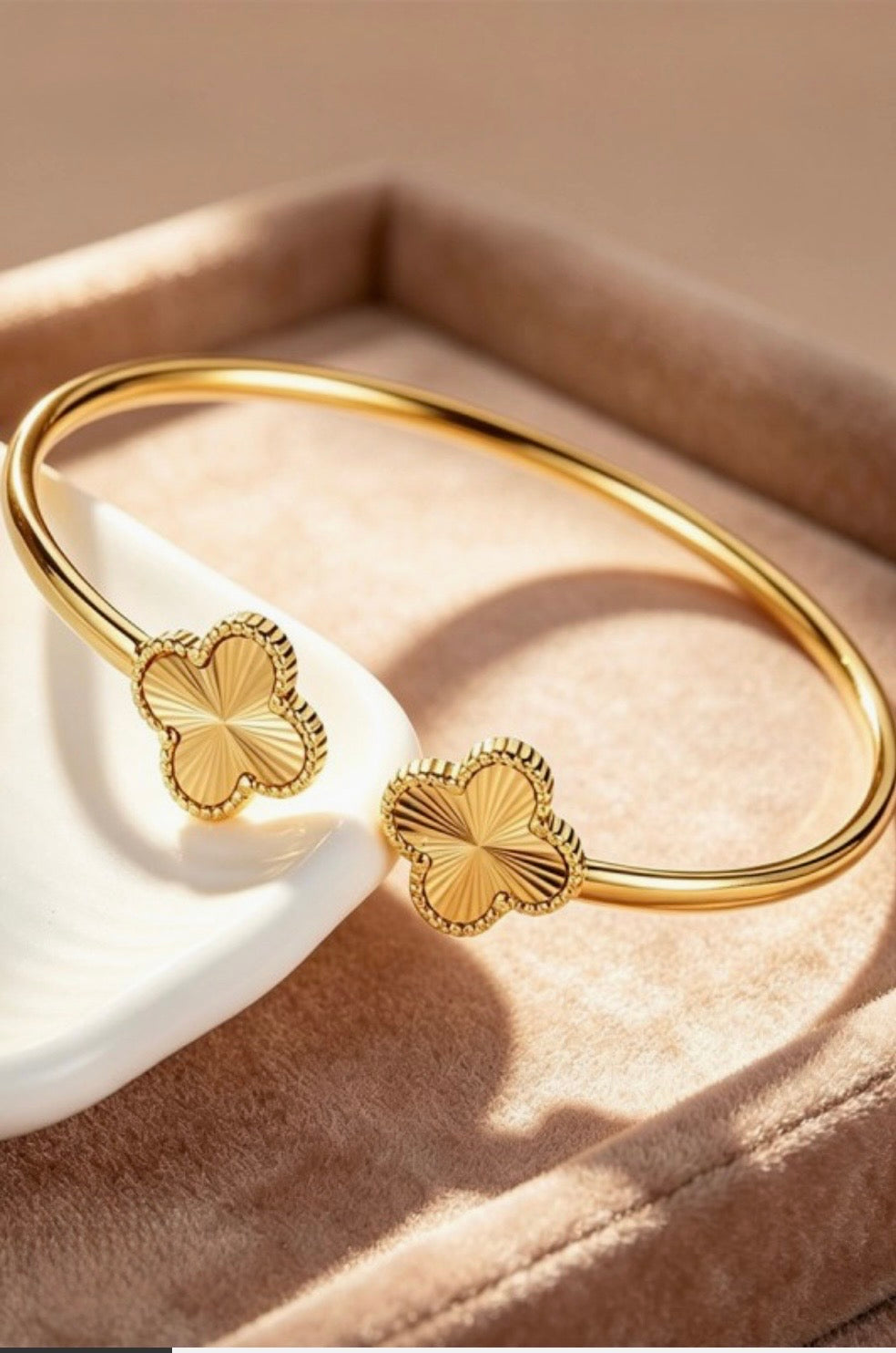 Clover open Cuff Lightweight Bracelet